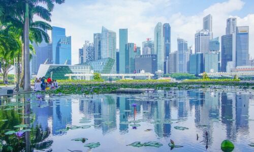Singapore's economy contracts 7% in Q3