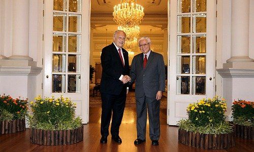 Swiss President Johann Schneider-Ammann and Singaporean President Tony Tan (Picture: Keystone)
