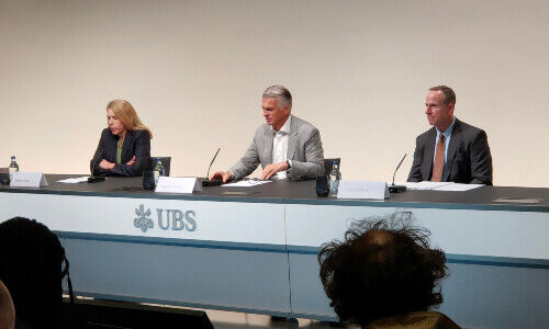 UBS communications head Marsha Askins (left), CEO Sergio Ermotti (center) and CFO Todd Tuckner (right) (Image: finews)