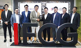 WRISE executive chair Derrick Tan and IFCG CEO Withoon Lertpanomwan (Center left and right; image: WRISE)