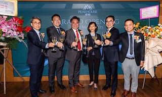 Grand opening ceremony with PEAKHOUSE CEO Berry Wong (center left) (Image: PEAKHOUSE)