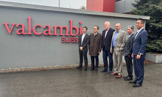 Dario Pong, Shiu Wing Steel; Christopher Hui, FSTB; Michael Mesaric, Valcambi; Simone Knobloch, Valcambi; Ping Keung Chan, CEO Hong Kong Precious Metals Central Clearing Company; Henry Mak, Principal Assistant Secretary. (From left; image: courtesy of the company)