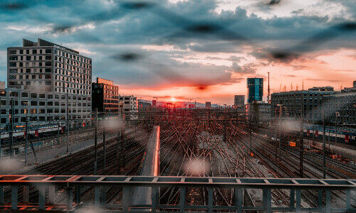 Zurich at twilight (Image: Claudio Schwarz)