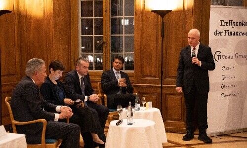 A little bit of Singapore in Zurich (from left to right: Beat Wittmann, Aida Soon, Paul Taurignan, Taimug Baig, and Claude Baumann) (Image: Finews))