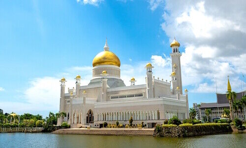 The Omar Ali Saifuddien Mosque in Brunei (Image: Shutterstock)