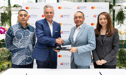 Safdar Khan and Jon Huntsman, both Mastercard, Tan Sri Nazir Razak and Jukhee Hong, both ABAC (from left, Image: provided) 