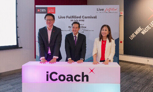 Tan Kiat How launching iCoach with Lim Him Chuan (left) and Lee Yan Hong (right), DBS