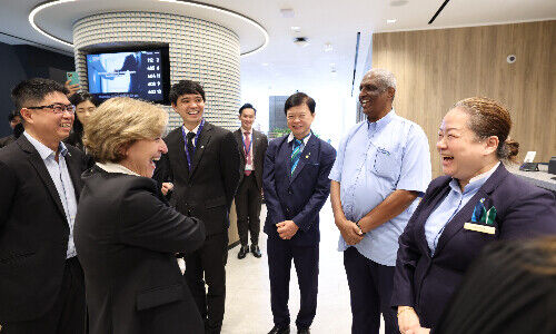 Standard Chartered employees welcome group chair Maria Ramos (Image: Standard Chartered)
