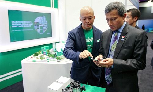 Vivian Balakrishnan, Singapore Minister for Foreign Affairs (right)