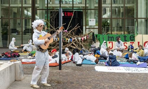 Activists of the Collective Climate Justice group block UBS at Aeschenplatz in Basel, Switzerland, on 8 July 2019 (Image: Georgios Kefalas, Keystone)