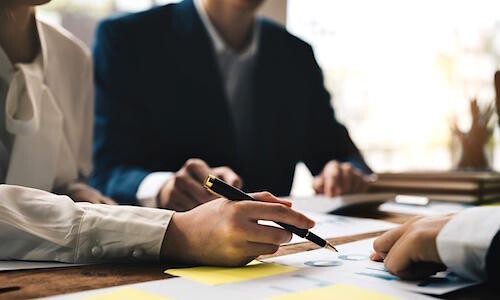 Deutsche Bank: How Do FOs Manage Financing?