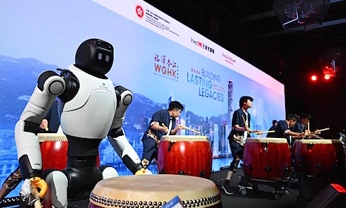 Joint performance by Diocesan Boys' School Chinese Drum Team and robotic drummers